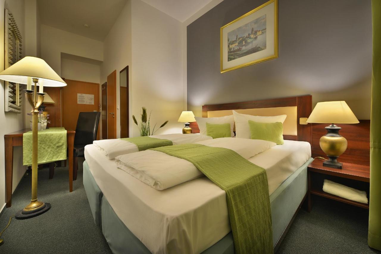 Hotel Prague Season Three Stars Extérieur photo