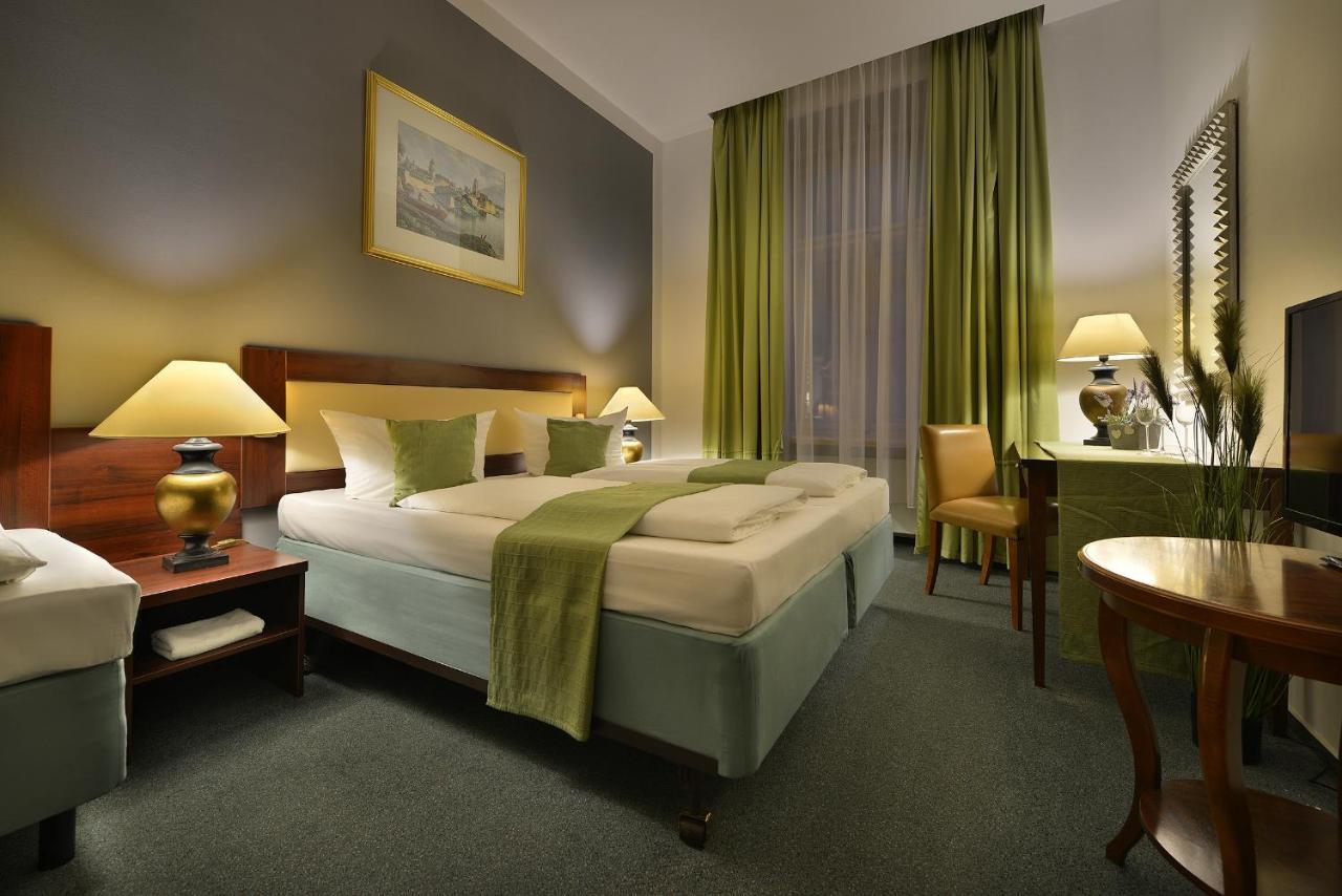 Hotel Prague Season Three Stars Extérieur photo