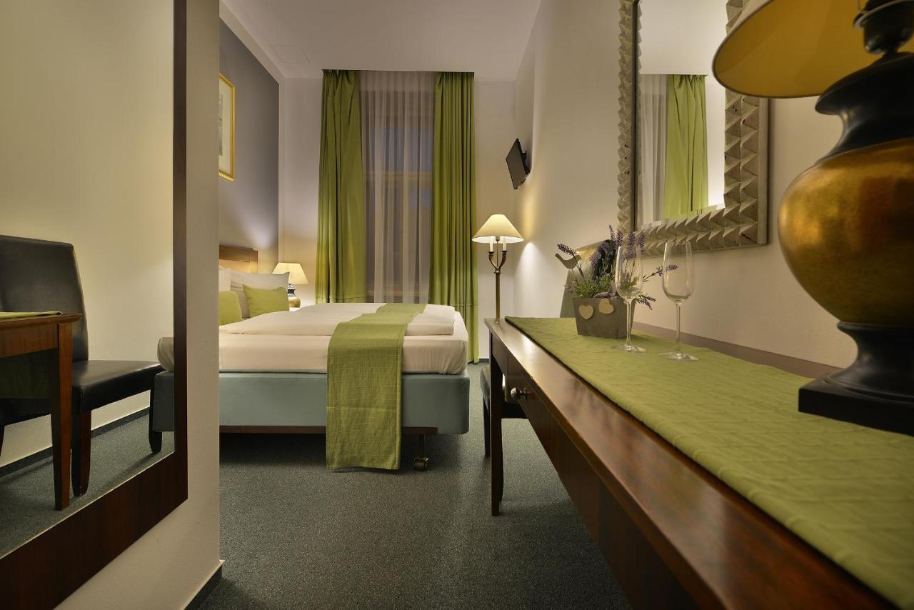 Hotel Prague Season Three Stars Extérieur photo